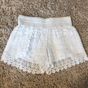 adorable white lace shorts!!